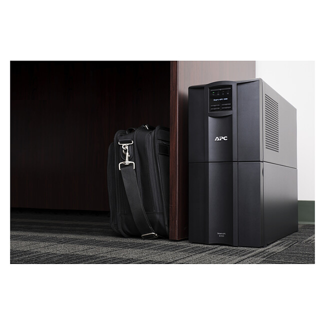 Источник бесперебойного питания APC Smart-UPS SMT2200IC черный