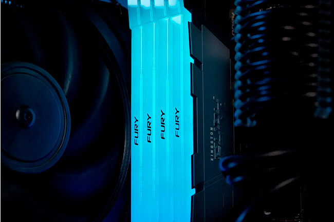 Оперативная память Kingston Fury Renegade RGB 16GB DDR4 (KF432C16RB2AK2/16)