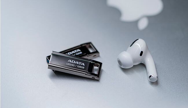 USB Flash-накопитель A-Data AROY-UR340-64GBK