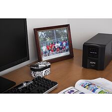 Источник бесперебойного питания APC Smart-UPS 500Вт 750ВА черный (SMT750IC)