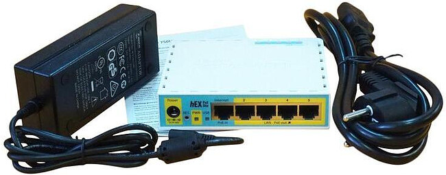 Маршрутизатор MikroTik RB750UPr2 (4UTP 10/100Mbps, 1WAN, USB, 1PoE)