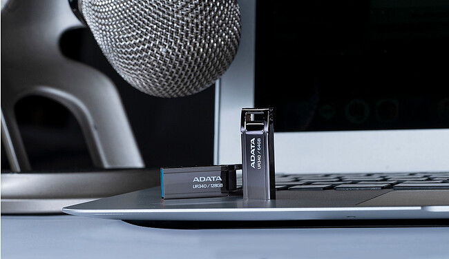USB Flash-накопитель A-Data AROY-UR340-64GBK