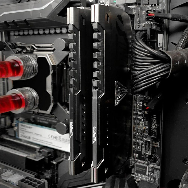 Оперативная память Patriot Viper Steel 8Gb PC-25600 (PVS48G320C6)