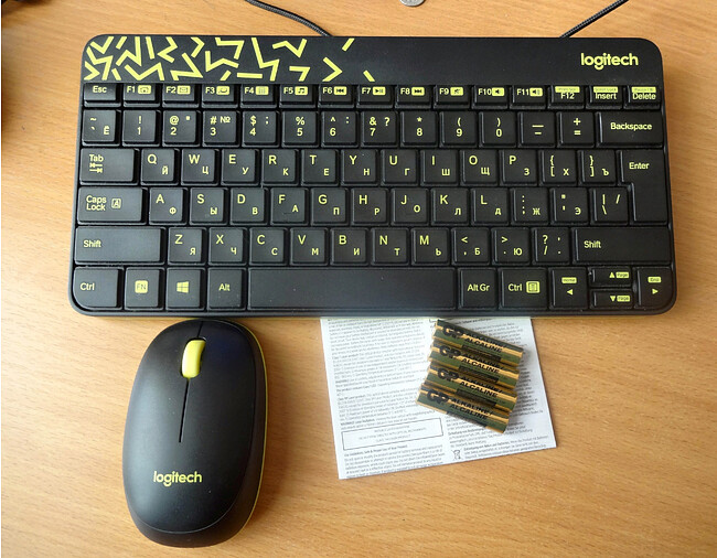 Набор периферии Logitech Wireless Combo MK240 Nano черный (920-008213)