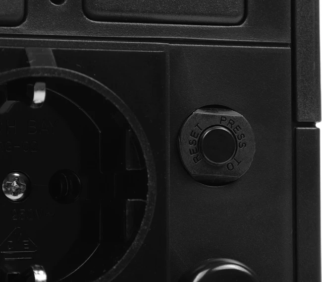 Источник бесперебойного питания Smartwatt Uni 850 черный (3703020390005)