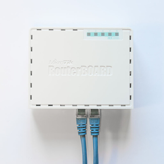 Маршрутизатор MikroTik RB750Gr3