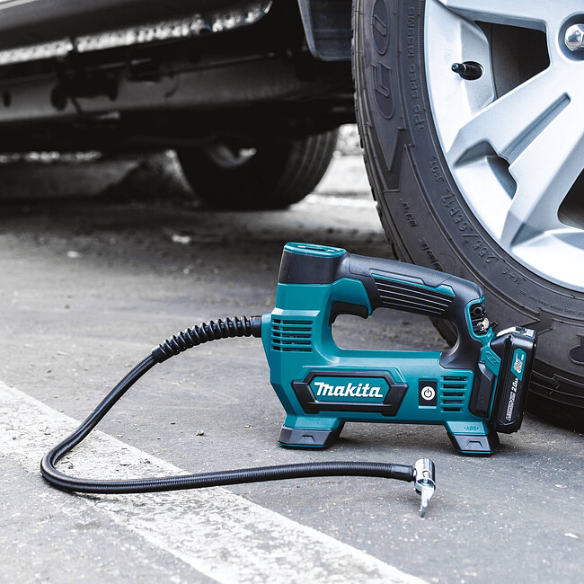 Автомобильный компрессор Makita MP 100 DZ