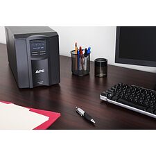 Источник бесперебойного питания APC Smart-UPS SMT2200IC черный