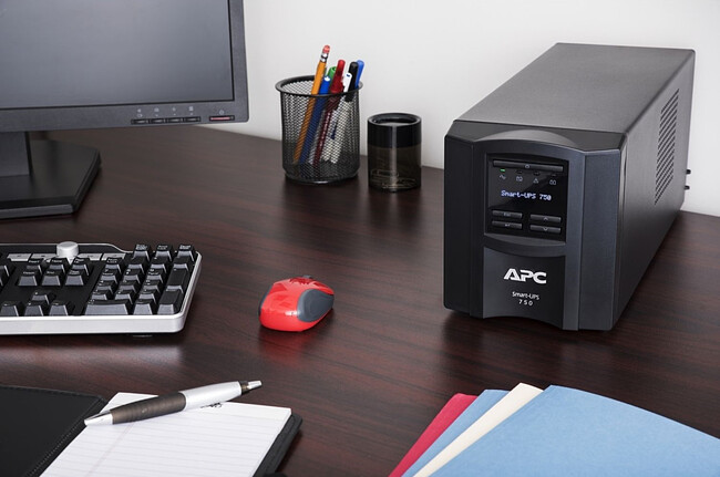 Источник бесперебойного питания APC Smart-UPS 500Вт 750ВА черный (SMT750IC)