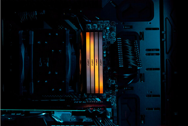 Оперативная память Kingston Fury Renegade RGB 16GB DDR4 (KF432C16RB2AK2/16)