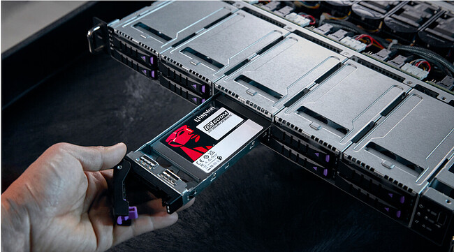 SSD диск Kingston DC600M 960GB (SEDC600M/960G)