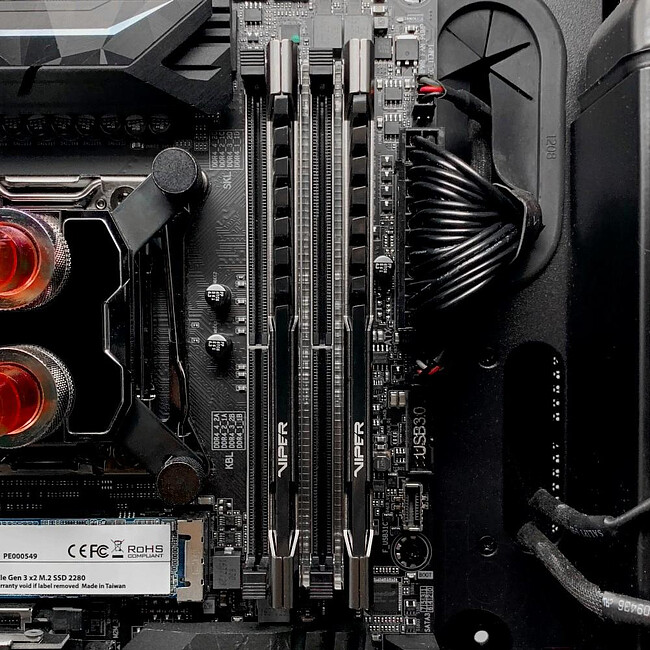 Оперативная память Patriot Viper Steel 8Gb PC-25600 (PVS48G320C6)