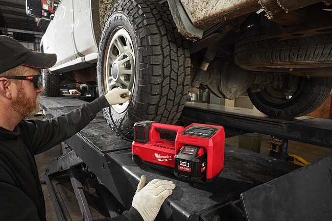 Автомобильный компрессор Milwaukee M18 BI-0 (4933478706)