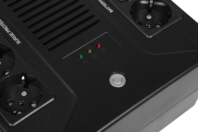 Источник бесперебойного питания Smartwatt Safe Pro 1000 черный (3703020270001)