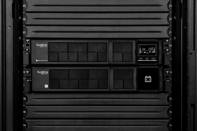 Источник бесперебойного питания Systeme Electric Smart-Save Online SRV 1000ВА (SRVSE1KRTXLI)