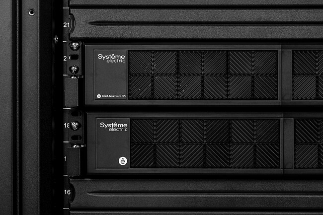 Источник бесперебойного питания Systeme Electric Smart-Save Online SRV 1000ВА (SRVSE1KRTXLI)