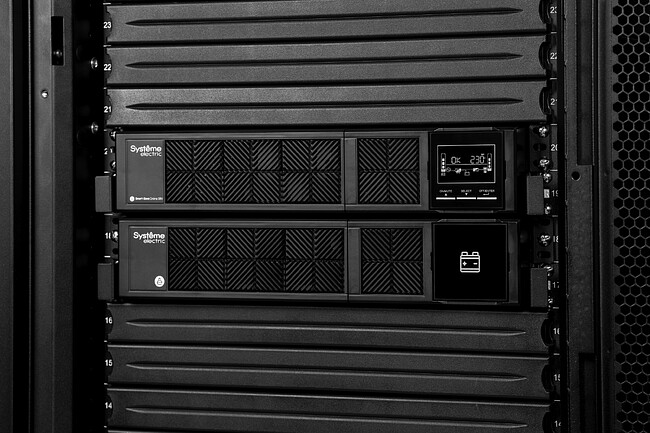 Источник бесперебойного питания Systeme Electric Smart-Save Online SRV 1000ВА (SRVSE1KRTXLI)