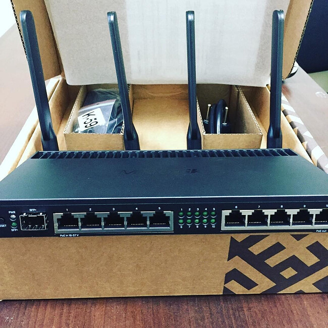 Роутер MikroTik RB4011iGS+5HacQ2HnD-IN