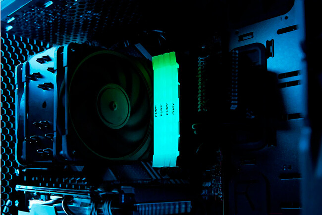 Оперативная память Kingston Fury Renegade RGB 16GB DDR4 (KF432C16RB2AK2/16)