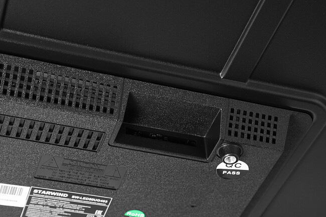 Телевизор StarWind SW-LED50UG403 черный