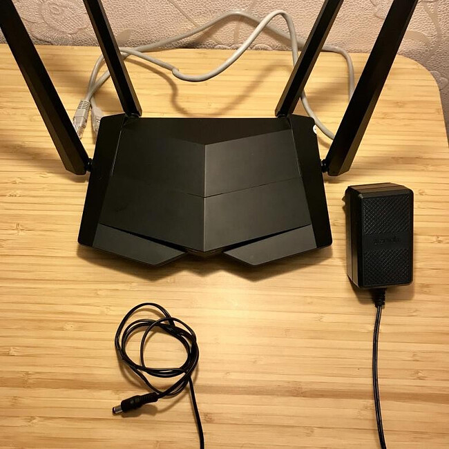 Беспроводной маршрутизатор Tenda 1200MBPS AC10