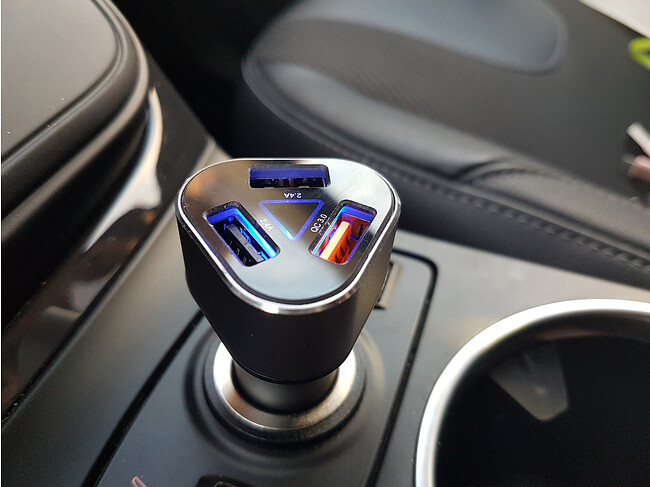 Автомобильное зарядное ACD ACD-C233-X3B